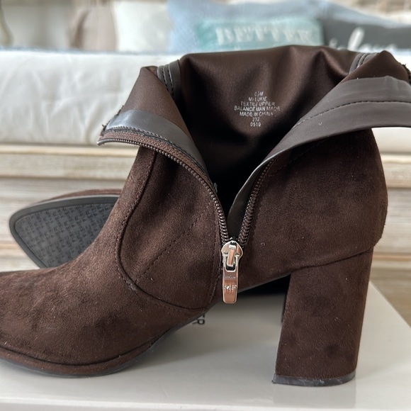 Marc Fisher chocolate brown boots! - Picture 6 of 7